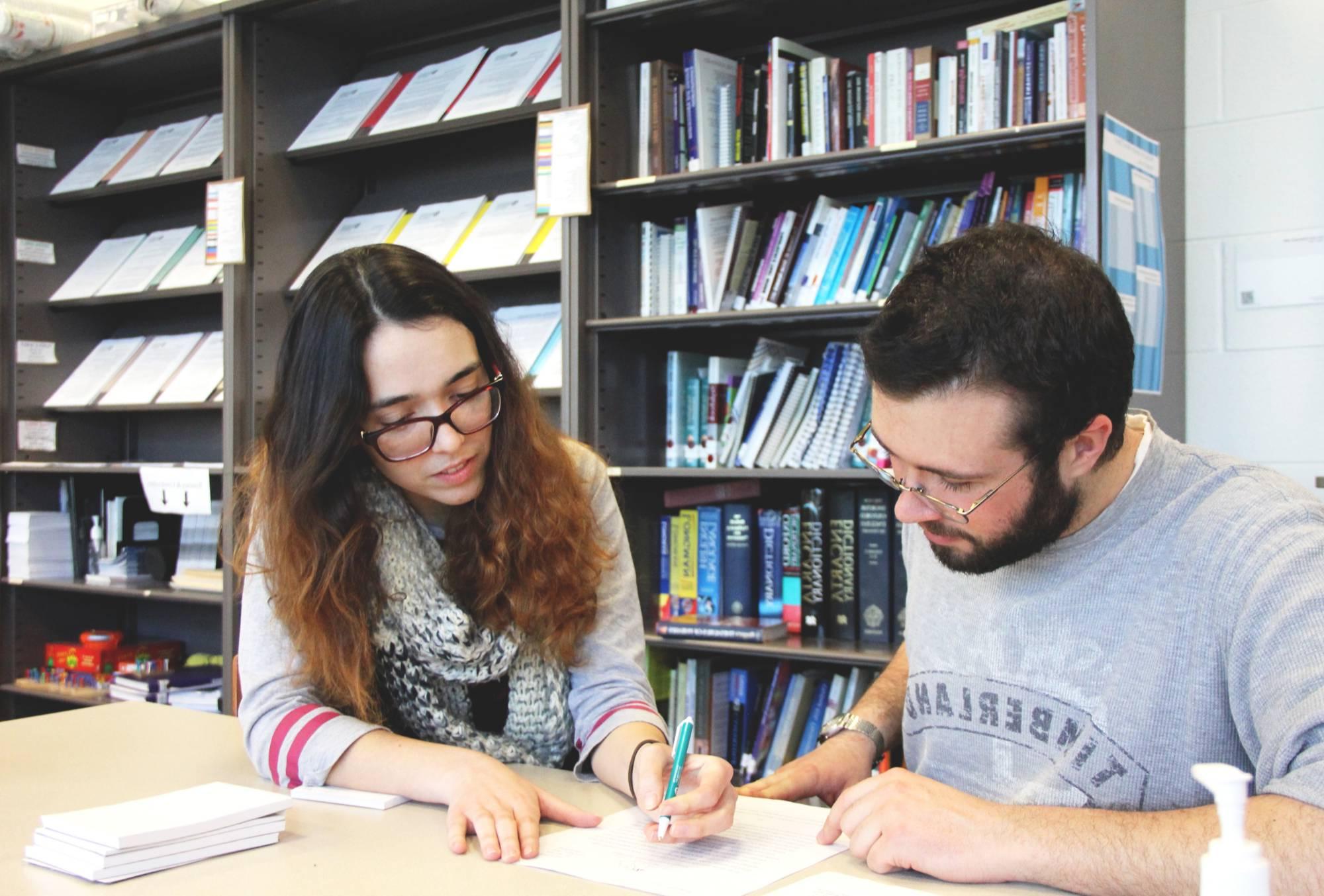 A student and a writing consultant working together in LOH 120